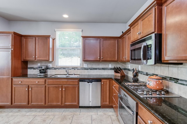 3507 Significant Way, Clovis, CA 93619 - kitchen with appliances with stainless steel finishes, a sink, backsplash, dark stone counters, and recessed lighting