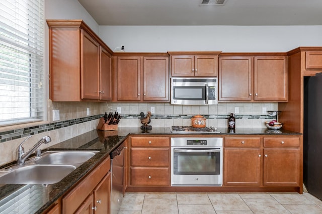 3507 Significant Way, Clovis, CA 93619 - kitchen featuring appliances with stainless steel finishes, a sink, tasteful backsplash, and brown cabinetry