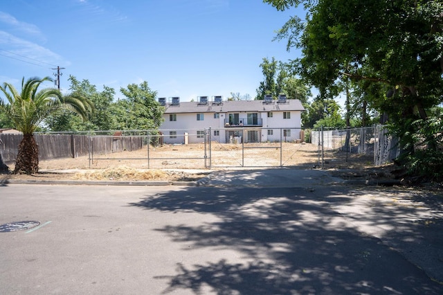 3606 N College Ave, Fresno, CA 93704