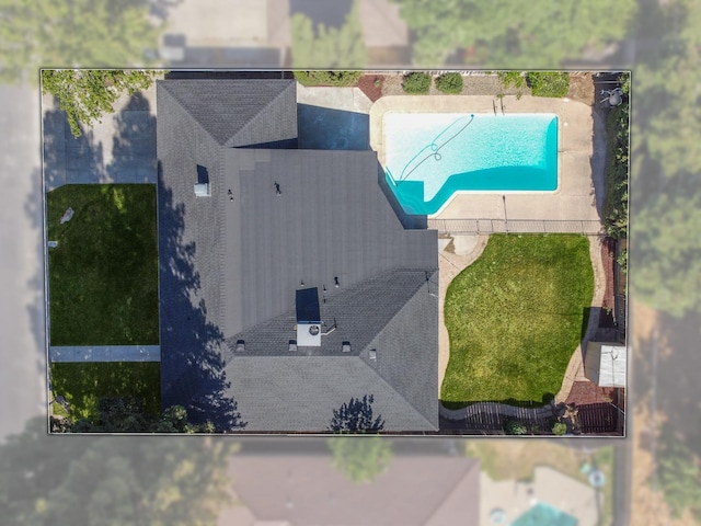 2712 Westgate Dr, Madera, CA 93637 - view of subject property featuring a pool area