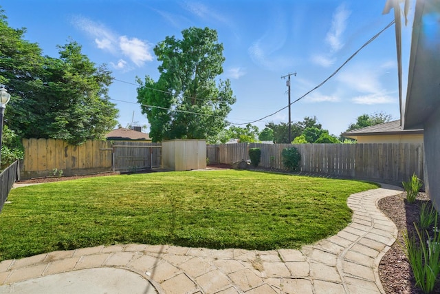 2712 Westgate Dr, Madera, CA 93637 - fenced backyard with a storage shed