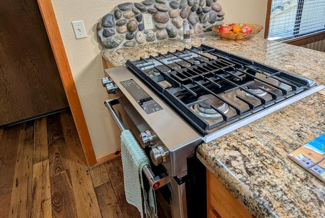41016 Woodridge Ln, Shaver Lake, CA 93664 - kitchen view of wood finished floors, a textured wall, and stainless steel gas range oven