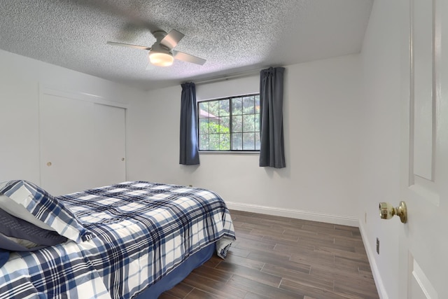 42177 Lone Olive Ln, Ahwahnee, CA 93601 - bedroom with baseboards, a textured ceiling, wood finished floors, ceiling fan, and a closet