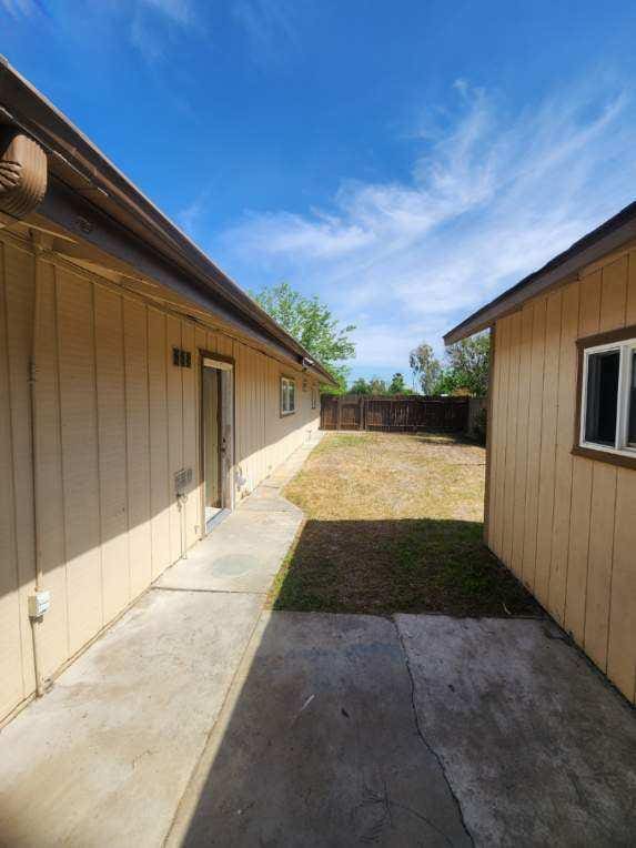 view of yard with a patio area