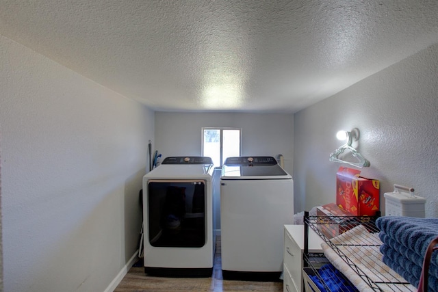 431 S Laurel, Turlock, CA 95380 - clothes washing area featuring washer and dryer, wood finished floors, a textured ceiling, baseboards, and a textured wall