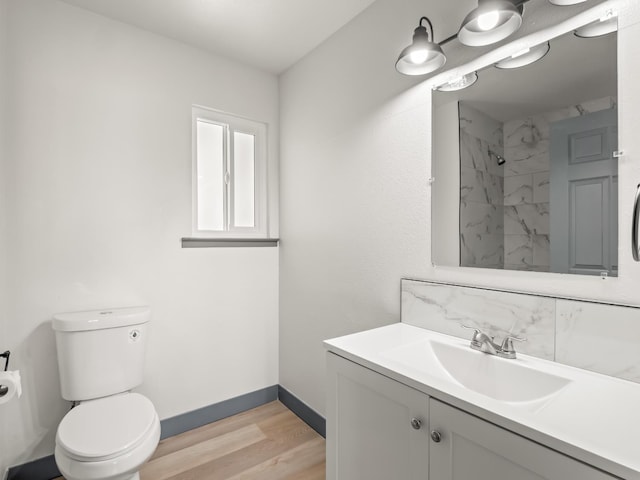 4038 W San Jose Ave, Fresno, CA 93722 - full bath featuring toilet, wood finished floors, tiled shower, vanity, and baseboards