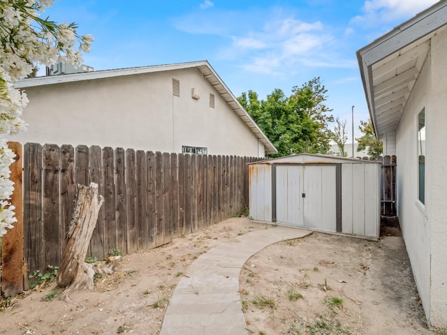 4038 W San Jose Ave, Fresno, CA 93722 - view of yard with a shed, fence, and an outdoor structure