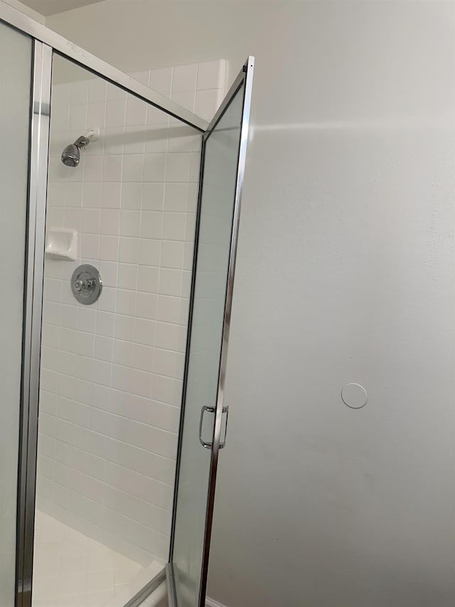 1658 E Paul Ave, Fresno, CA 93710 - full bath featuring a stall shower