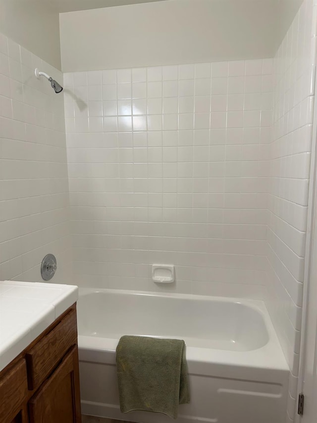 1658 E Paul Ave, Fresno, CA 93710 - bathroom with bathing tub / shower combination and vanity