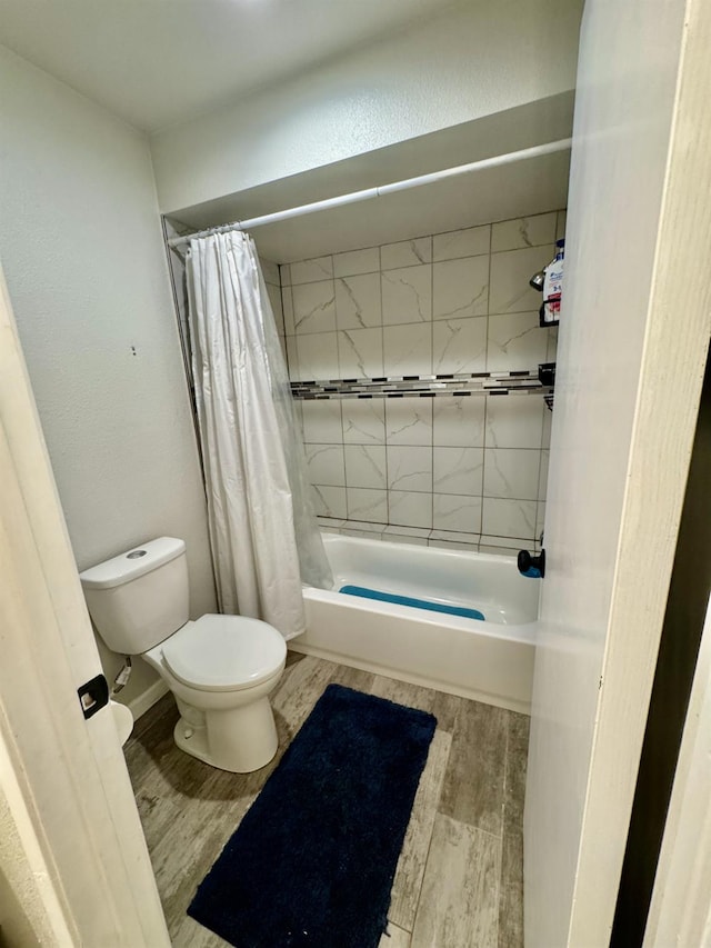1079 E El Paso Ave, Fresno, CA 93720 - bathroom with wood finished floors, toilet, and shower / tub combo with curtain
