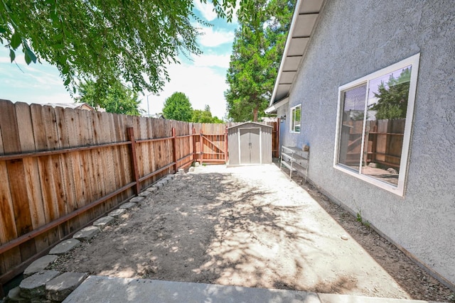 1079 E El Paso Ave, Fresno, CA 93720 - fenced backyard featuring a storage shed and a patio area