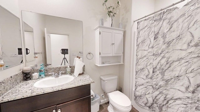 290 Cabrillo Dr, Coalinga, CA 93210 - bathroom featuring toilet, vanity, and a shower with curtain