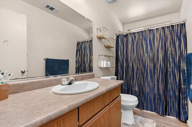 1601 El Paso, Dinuba, CA 93618 - full bathroom with toilet, vanity, wood finished floors, and a shower with curtain