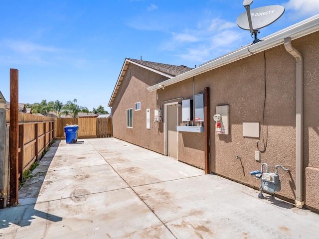 1585 Dallas St, Dinuba, CA 93618 - view of side of home with stucco siding, fence, and a patio area