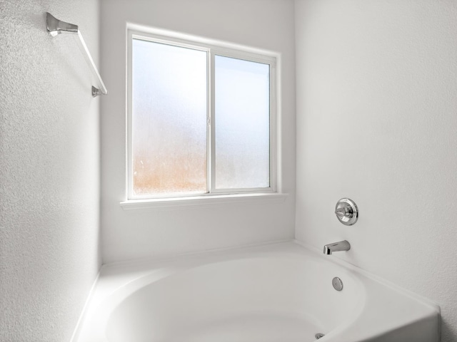1585 Dallas St, Dinuba, CA 93618 - full bath with a bath