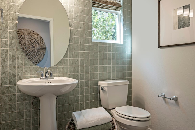 1161 Maclure Ave W, Madera, CA 93636 - bathroom with toilet