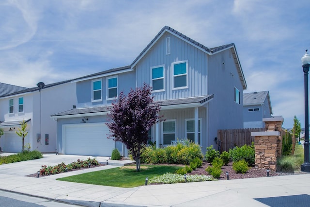 324 Sunset Dr S, Madera, CA 93636 - traditional-style house with fence, an attached garage, concrete driveway, and stucco siding