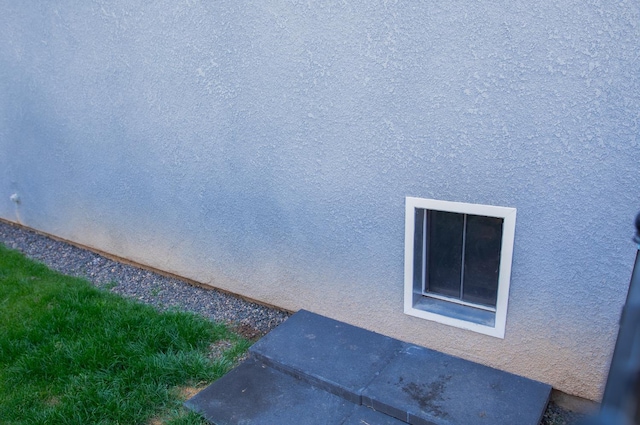 324 Sunset Dr S, Madera, CA 93636 - exterior view of stucco siding