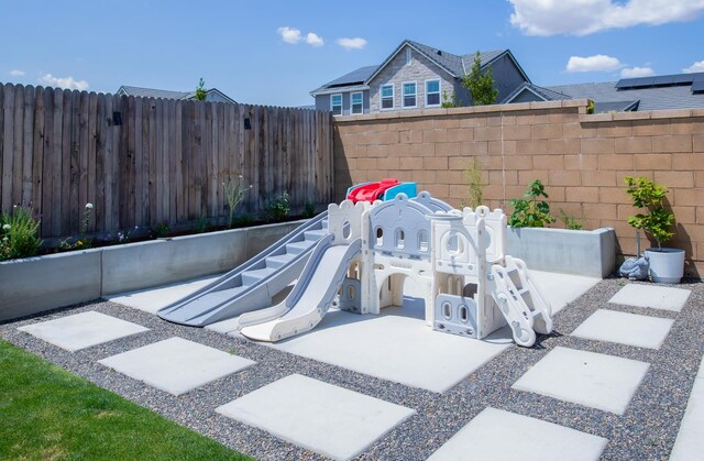 324 Sunset Dr S, Madera, CA 93636 - view of patio featuring fence