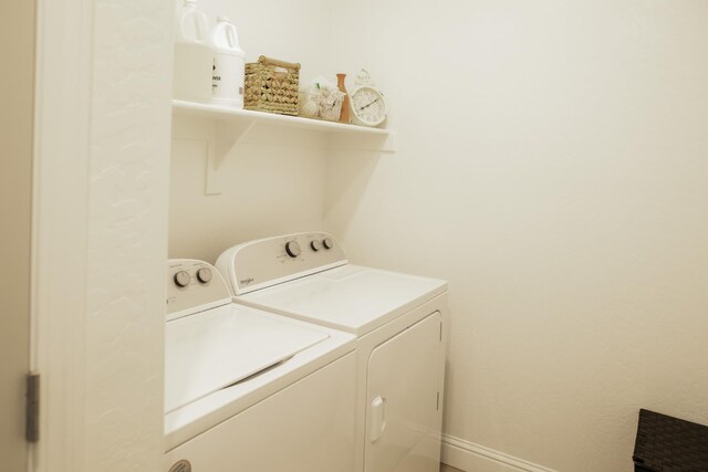 324 Sunset Dr S, Madera, CA 93636 - laundry room with washer and dryer