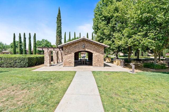 3942 Harlan Ranch Blvd, Clovis, CA 93619 - view of property's community featuring a yard