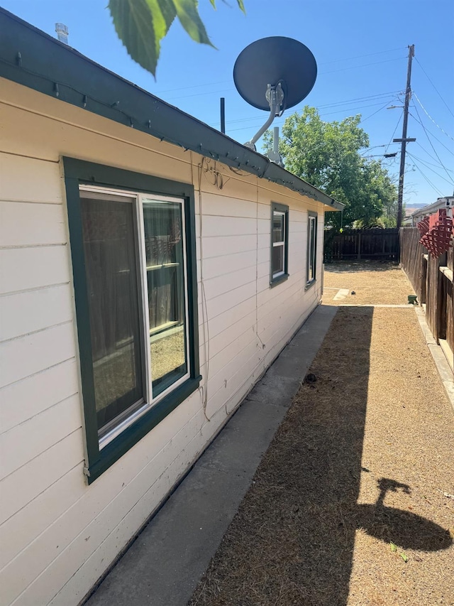445 Yale, Coalinga, CA 93210 - view of side of property featuring a fenced backyard