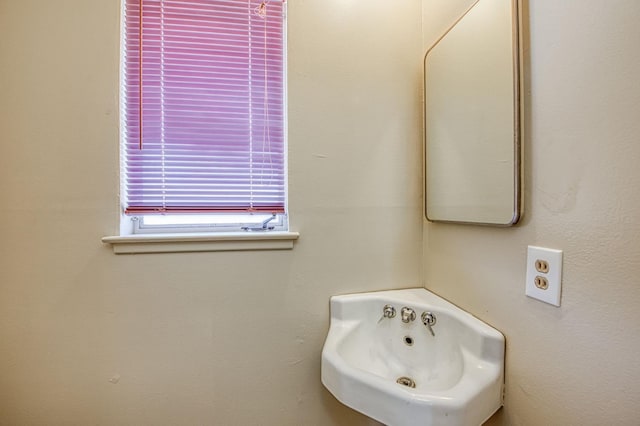 3757 E Farrin Ave, Fresno, CA 93726 - bathroom featuring a sink