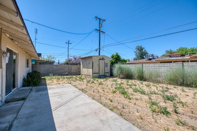 3757 E Farrin Ave, Fresno, CA 93726 - fenced backyard with a patio