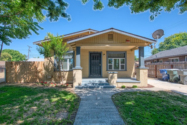 1010 N Ferger Ave, Fresno, CA 93728 - view of front of house featuring a porch