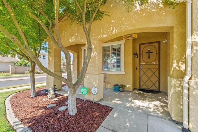 993 Pinewood Ave, Sanger, CA 93657 - property entrance featuring stucco siding