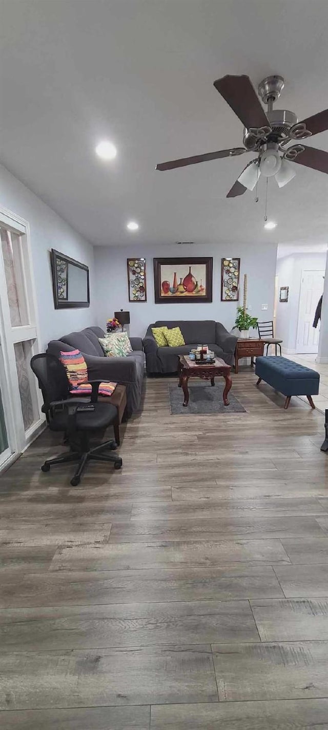 living room featuring a ceiling fan, wood finished floors, and recessed lighting