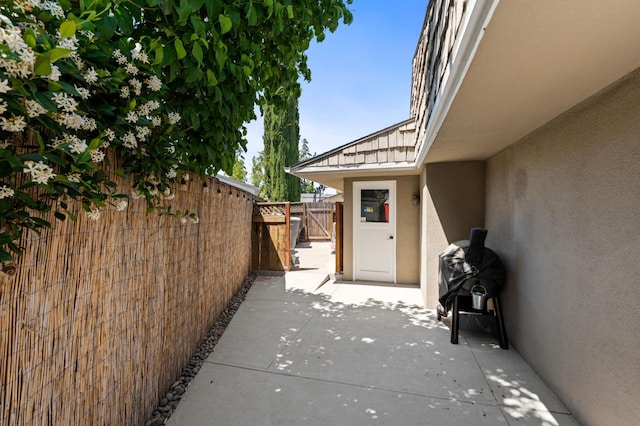6608 N Haslam Ave, Fresno, CA 93711 - fenced backyard featuring a patio