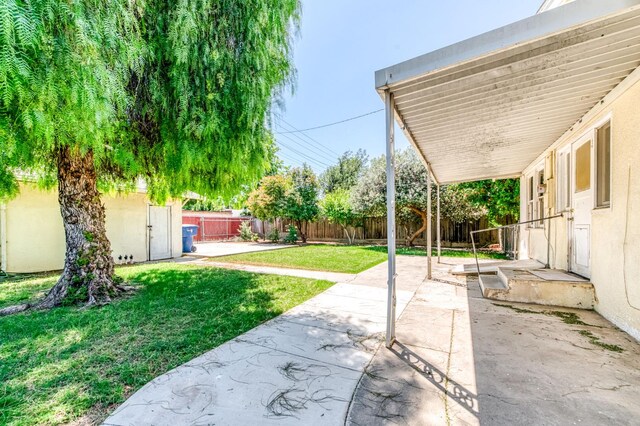 1934 N Vagedes Ave, Fresno, CA 93705 - view of yard with a patio