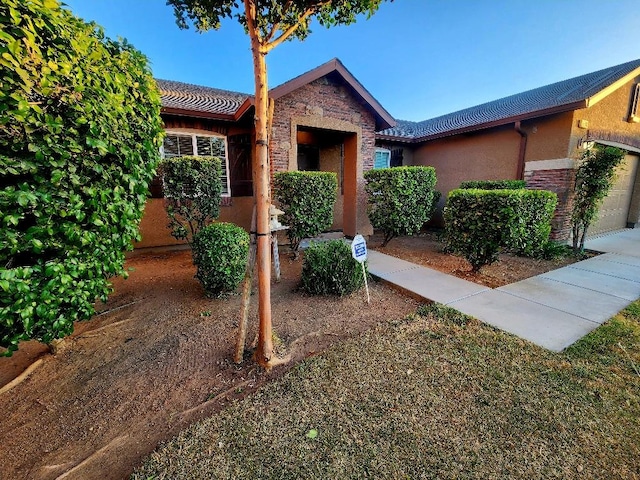 5788 E Mono St, Fresno, CA 93727 - ranch-style home featuring stucco siding and stone siding