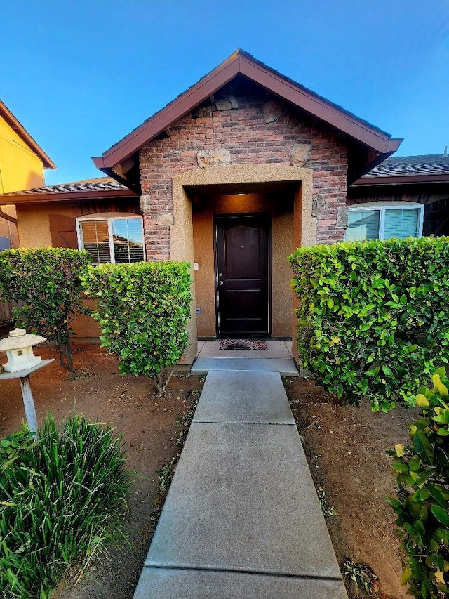 5788 E Mono St, Fresno, CA 93727 - view of exterior entry with stucco siding and brick siding