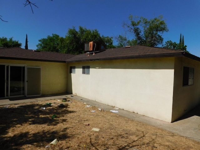 3032 W Alamos Ave, Fresno, CA 93722 - rear view of house with stucco siding