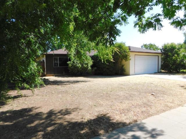 3032 W Alamos Ave, Fresno, CA 93722 - view of front of house with driveway