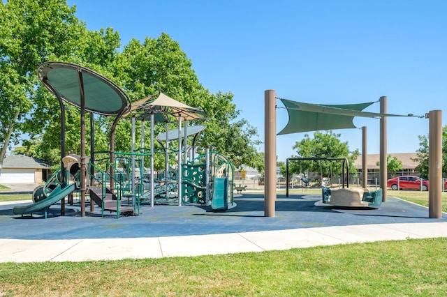 2063 S Tupman Ave, Fresno, CA 93706 - view of community jungle gym