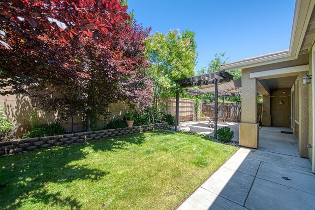view of yard featuring a patio area and a pergola
