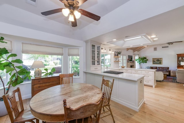 dining space with light wood-type flooring, plenty of natural light, a ceiling fan, recessed lighting, and vaulted ceiling
