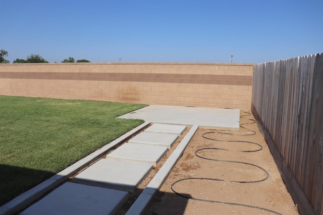 1884 Clover, Dinuba, CA 93618 - view of yard