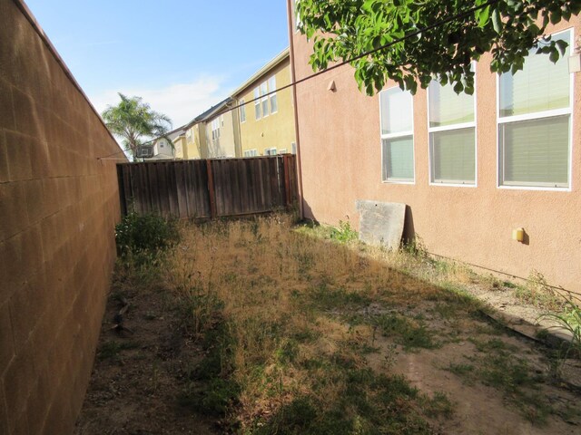 1016 Papaya St, Madera, CA 93638 - view of yard