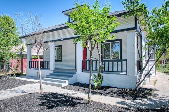 604 N Poplar Ave, Fresno, CA 93728 - view of front of home featuring covered porch