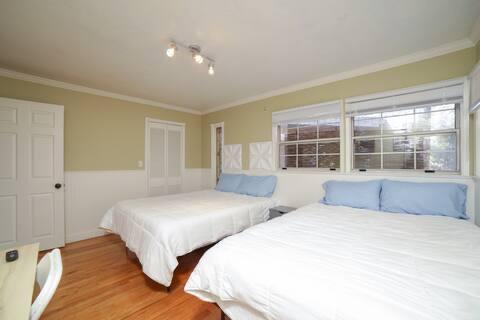 5543 N 7th St, Fresno, CA 93710 - bedroom featuring wood finished floors, crown molding, a closet, and a wainscoted wall