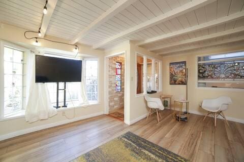 5543 N 7th St, Fresno, CA 93710 - sitting room with wood finished floors, baseboards, and wood ceiling with exposed beams