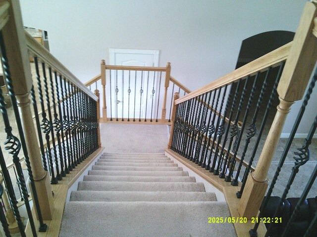 3030 Golf Dr W, Chowchilla, CA 93610 - staircase with carpet
