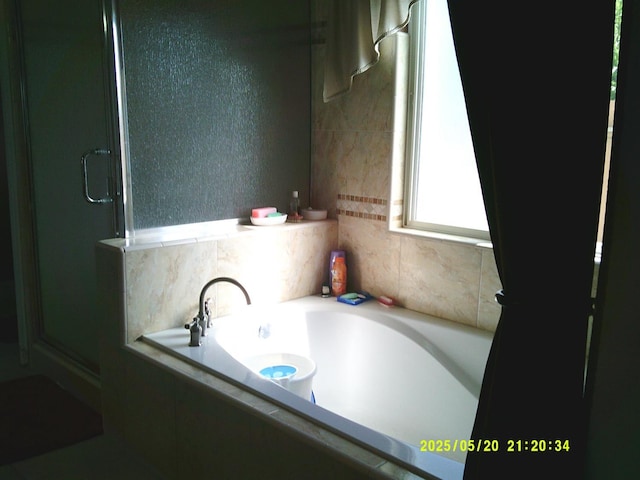 3030 Golf Dr W, Chowchilla, CA 93610 - bathroom featuring a stall shower and a bath