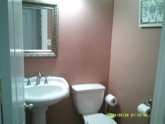 3030 Golf Dr W, Chowchilla, CA 93610 - half bathroom with a sink and toilet