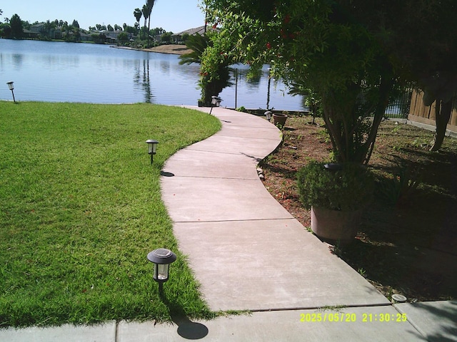 3030 Golf Dr W, Chowchilla, CA 93610 - surrounding community with a lawn and a water view