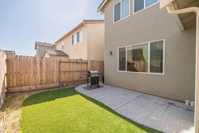 6618 E Grant Ave, Fresno, CA 93727 - view of yard with a patio area
